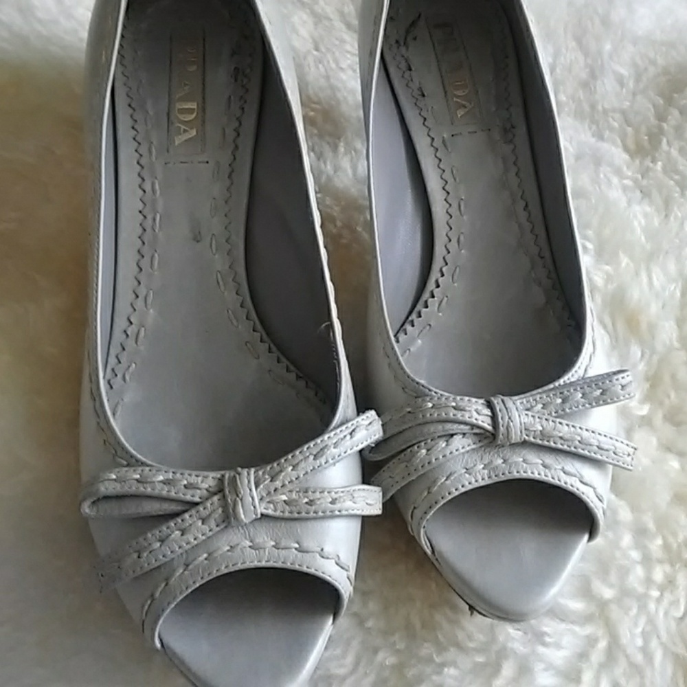 Prada gray heels with bow, box, heel taps, card